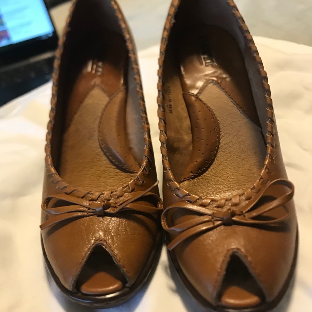 Born brown shoes